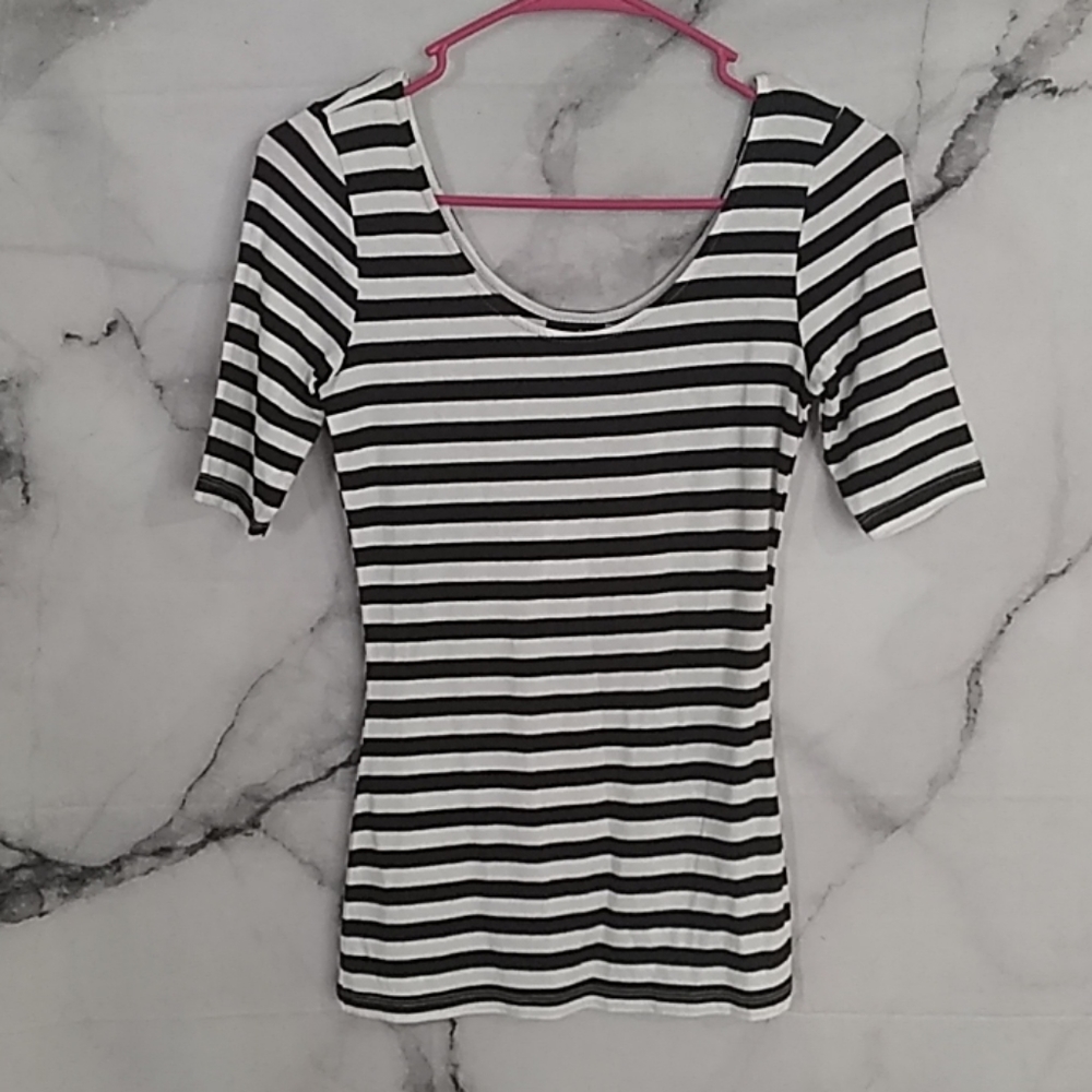 Striped scoop neck t shirt NWT